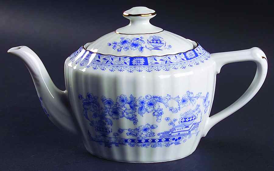 China Blau Teapot & Lid by Seltmann-1