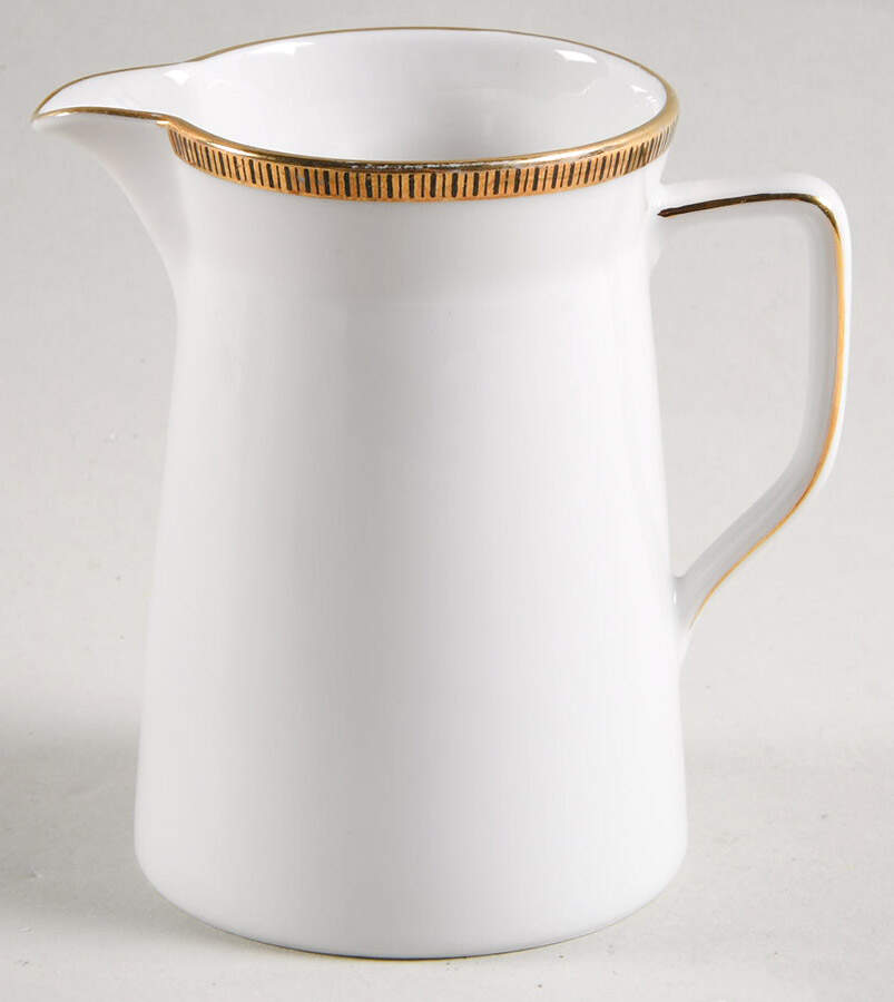 Crescent Creamer by Seltmann-1