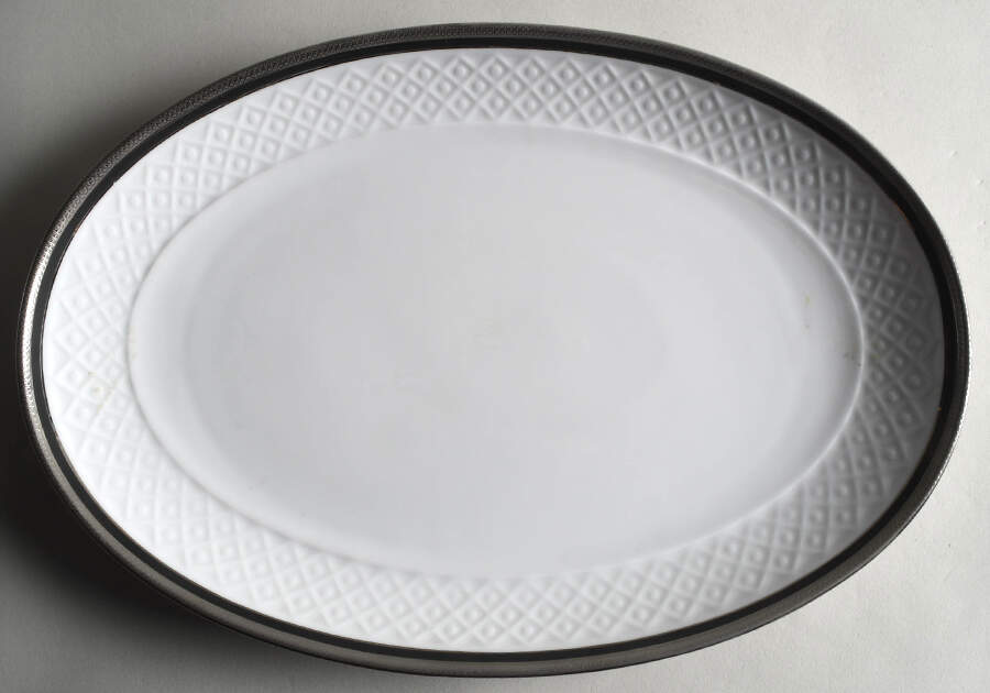 Polonaise Black 15" Oval Serving Platter by Seltmann-1