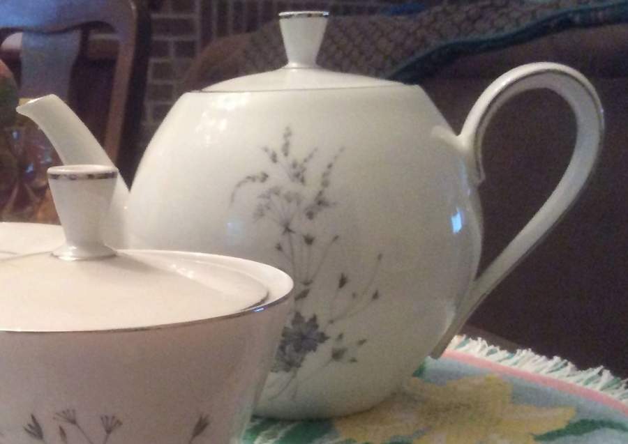 Silver Mist Teapot & Lid by Seltmann-1