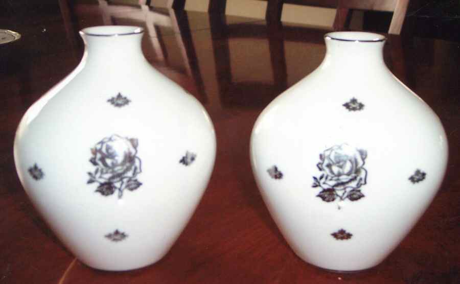 SLT32 Bud Vase by Seltmann-1