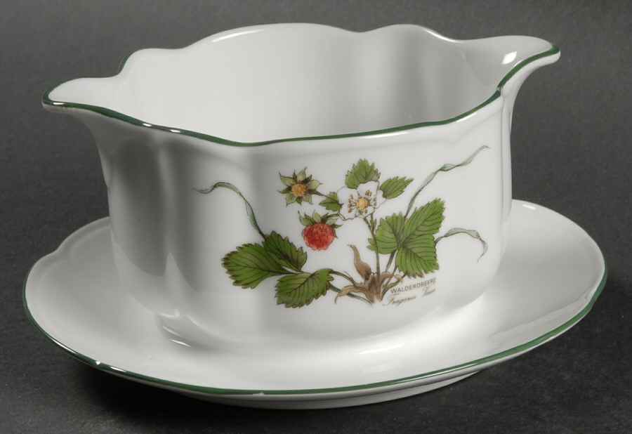 Waldbeere Gravy Boat with Attached Underplate by Seltmann-1