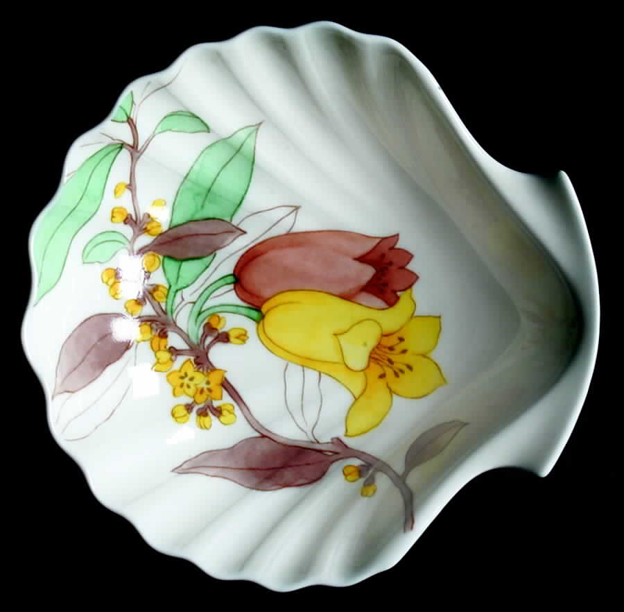 Cinderella Shell Shaped Dish by Studio Nova-1