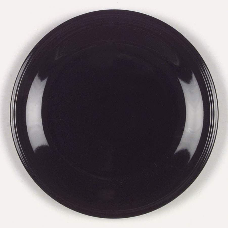 Classic Ebony Dinner Plate by Studio Nova-1