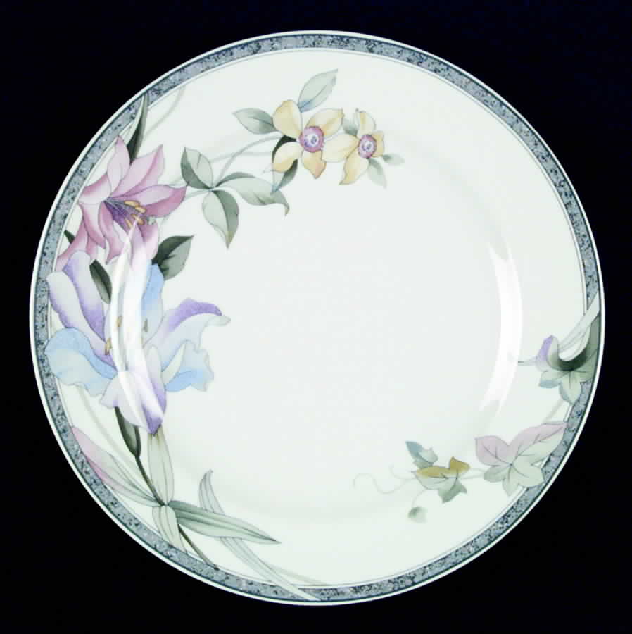 Classic Garden Dinner Plate by Studio Nova-1