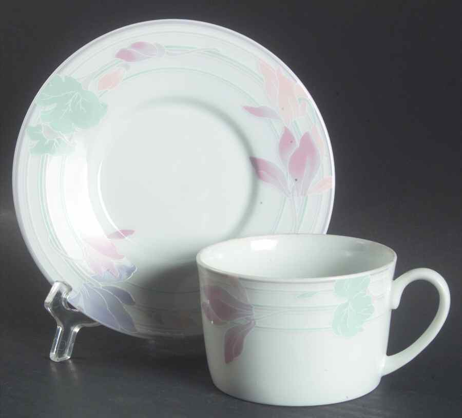 Coquette Flat Cup & Saucer Set by Studio Nova-1