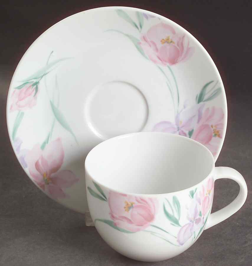 Tulipano Flat Cup & Saucer Set by Studio Nova-1