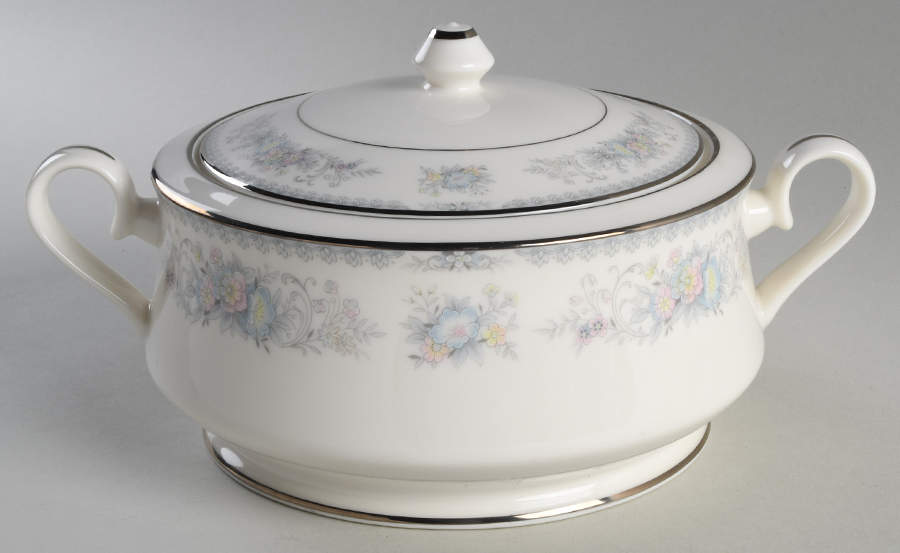 Amy (Japan) Round Covered Vegetable by Society (Japan)-1