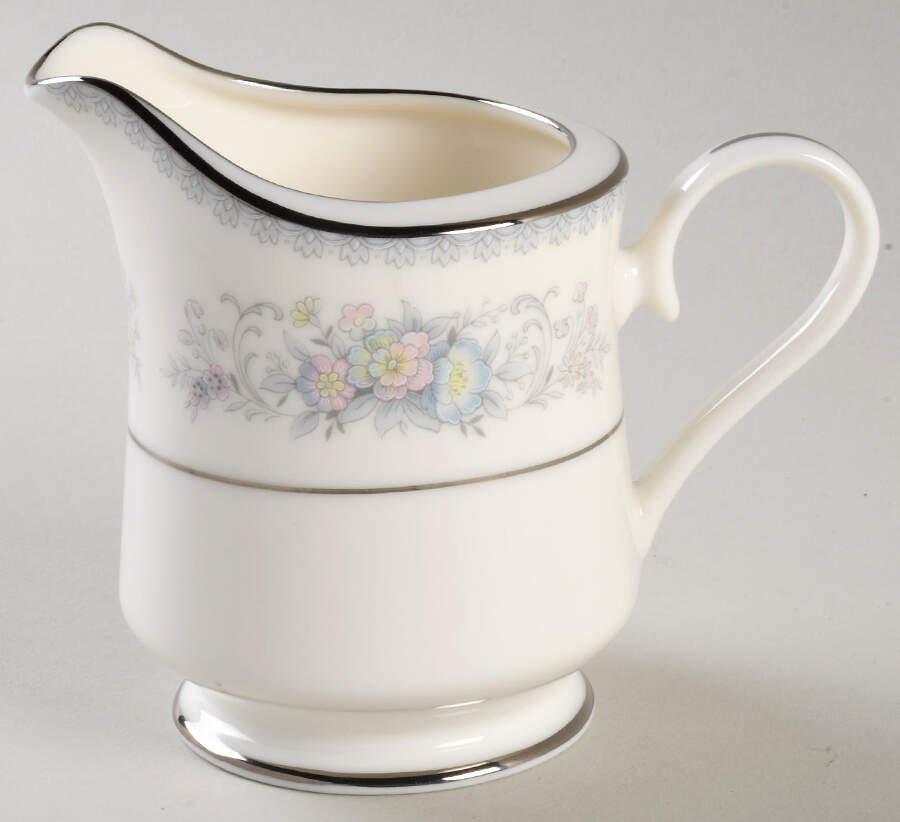 Amy (Japan) Creamer by Society (Japan)-1