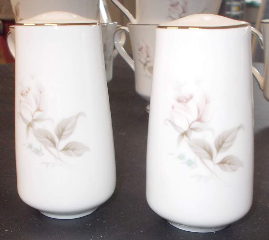 April Rose (Japan) Salt & Pepper Set by Society (Japan)-1