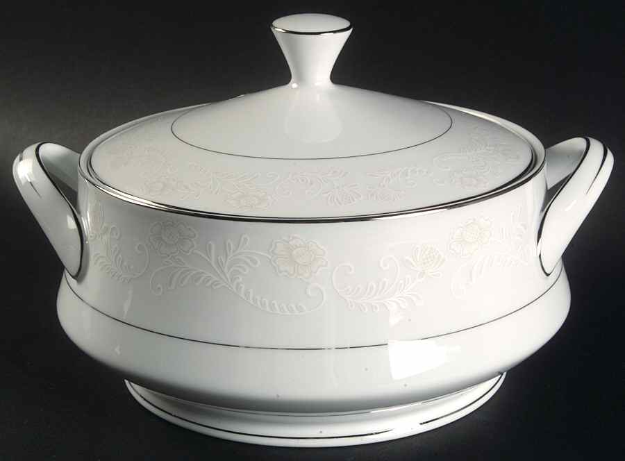 Caprice (Japan) Round Covered Vegetable by Society (Japan)-1