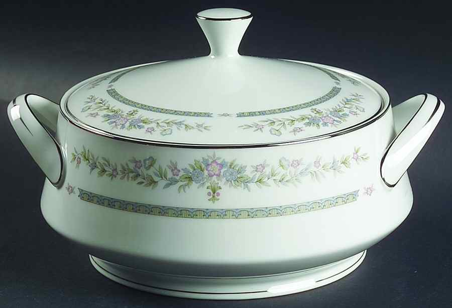 Shelly (Japan) Round Covered Vegetable by Society (Japan)-1