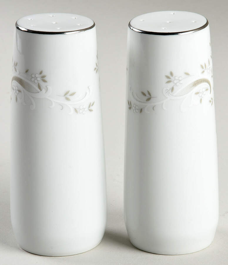 Mealy Salt & Pepper Set by Sone-1