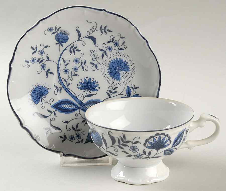 3318 Footed Cup & Saucer Set by Sone-1
