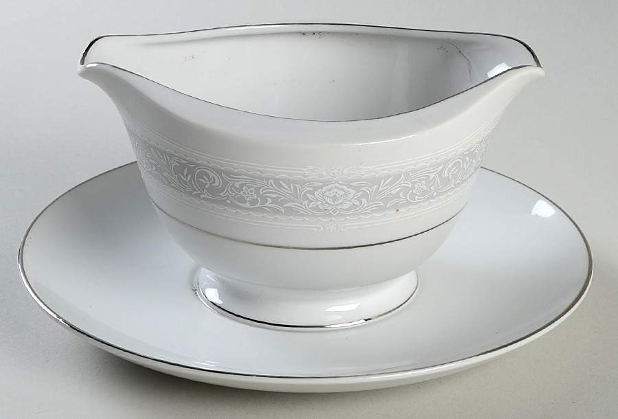 Angelique Gravy Boat with Attached Underplate by Sone-1