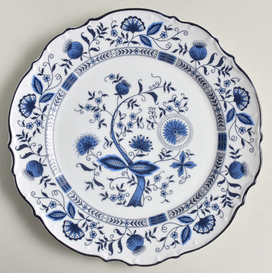 Blue Onion Dinner Plate by Sone-1