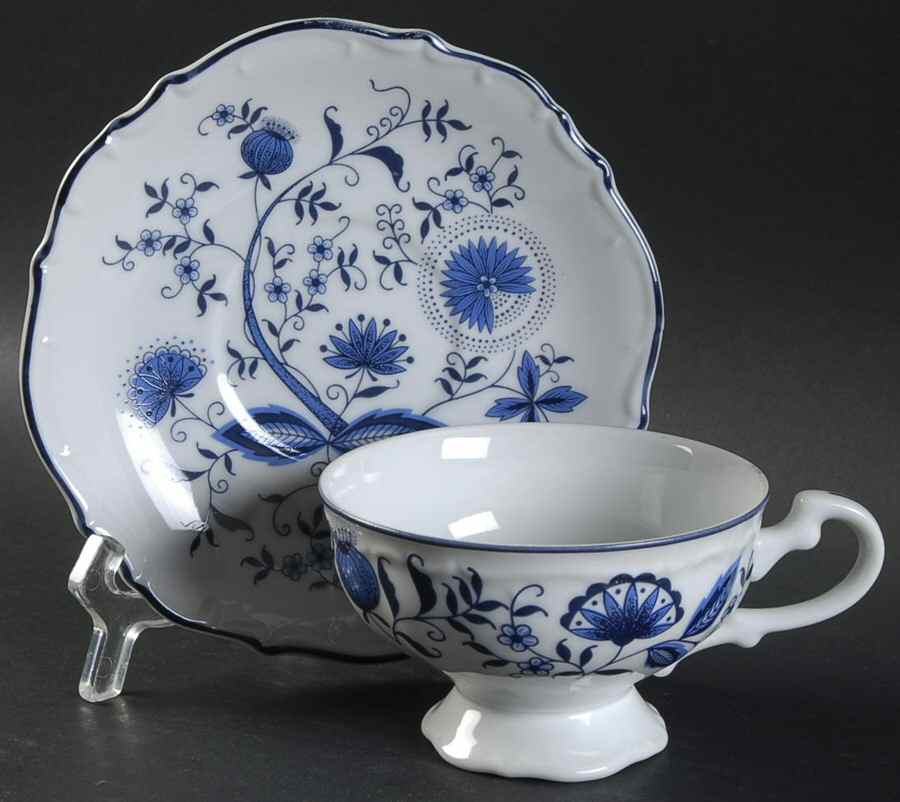 Blue Onion Footed Cup & Saucer Set by Sone-1