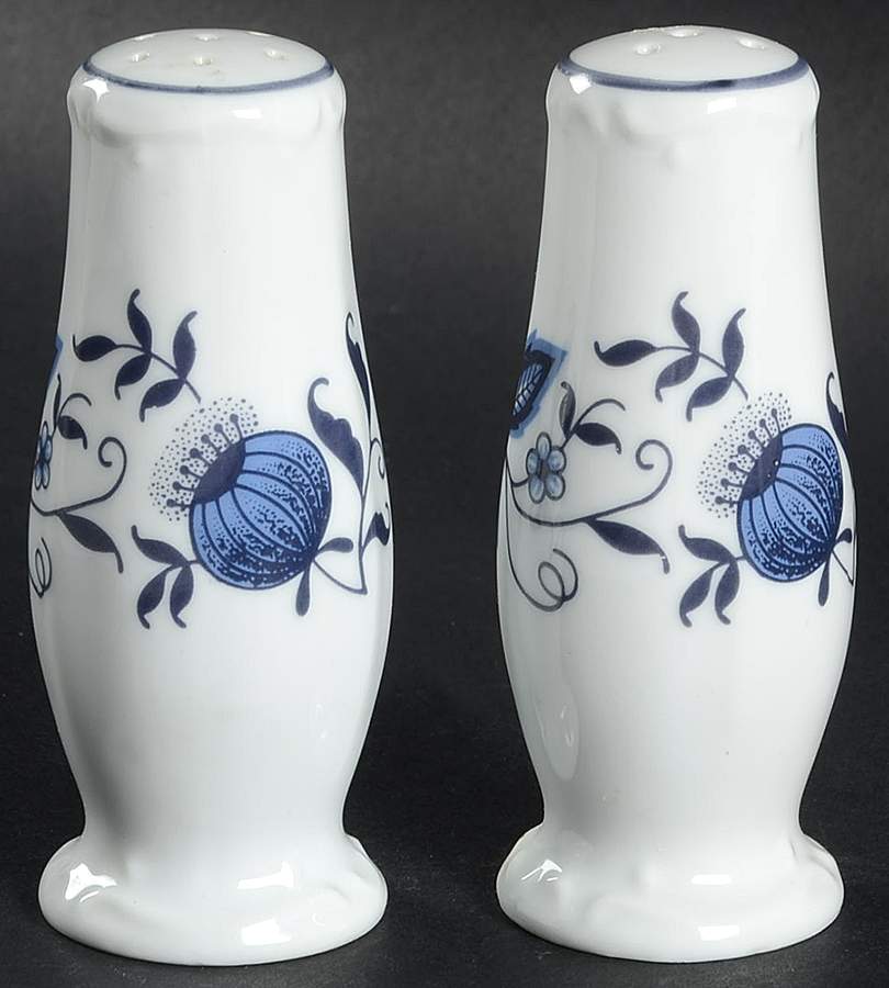 Blue Onion Salt & Pepper Set by Sone-1