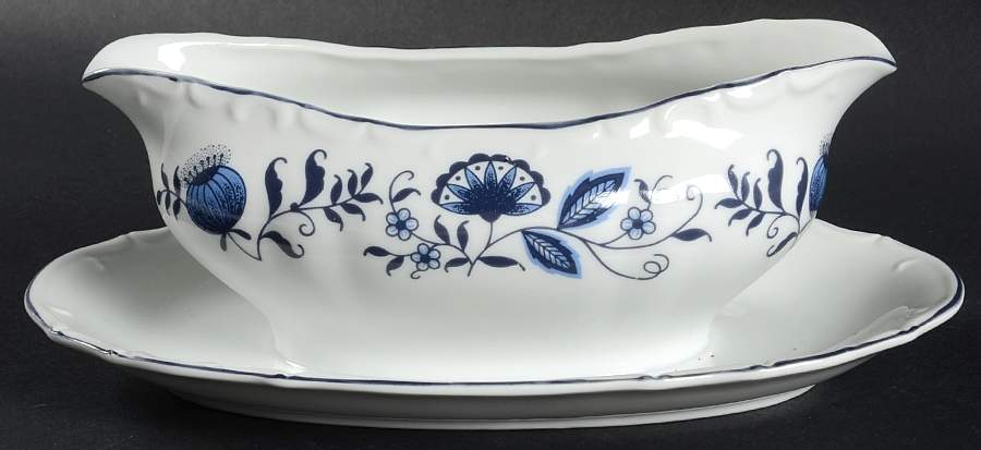 Blue Onion Gravy Boat with Attached Underplate by Sone-1