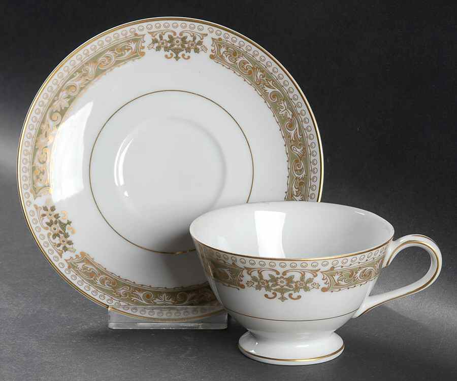 Green Dawn Footed Cup & Saucer Set by Sone-1