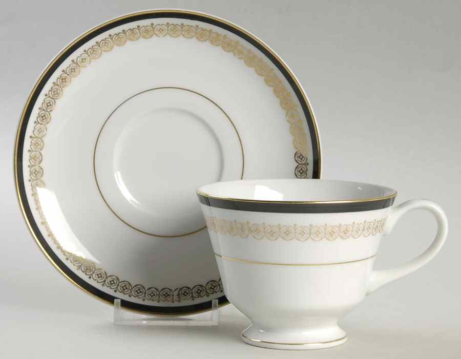 Kent Footed Cup & Saucer Set by Sone-1
