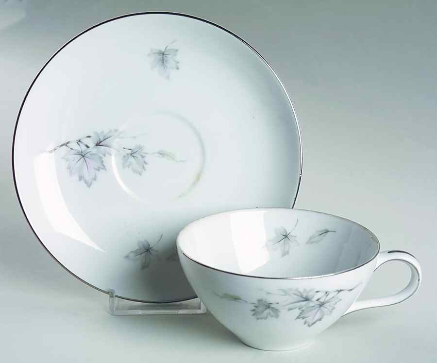 Maple Flat Cup & Saucer Set by Sone-1
