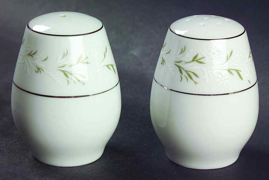 Marietta Salt & Pepper Set by Sone-1