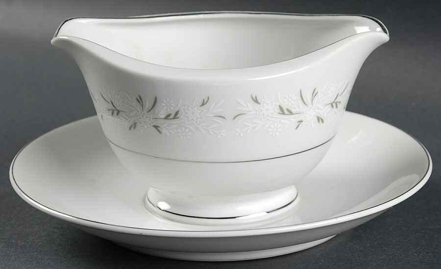 Marietta Gravy Boat with Attached Underplate by Sone-1