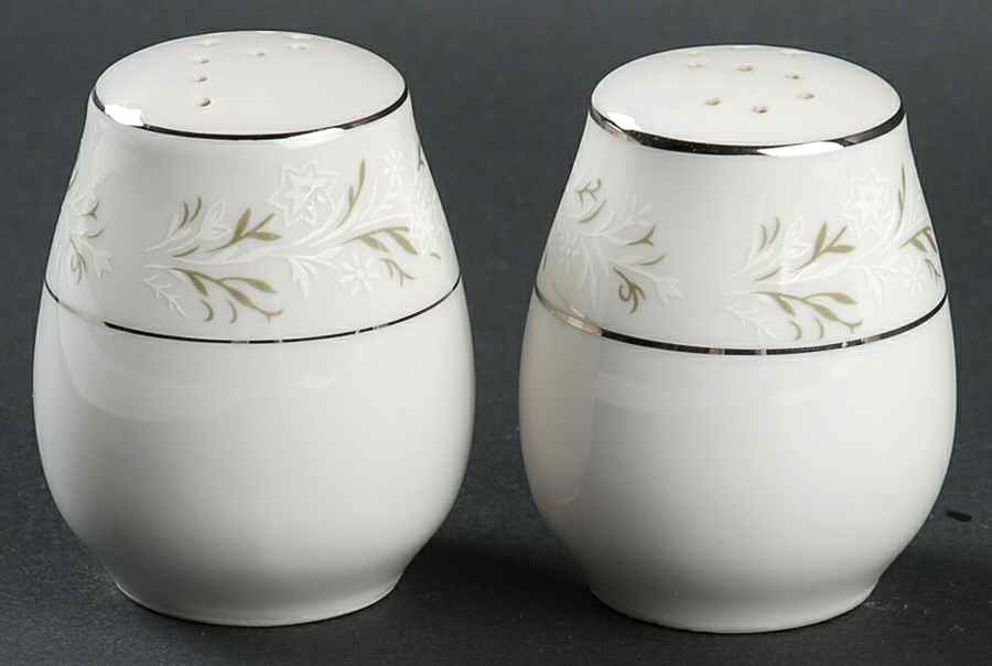 Marietta Salt & Pepper Set by Sone-1