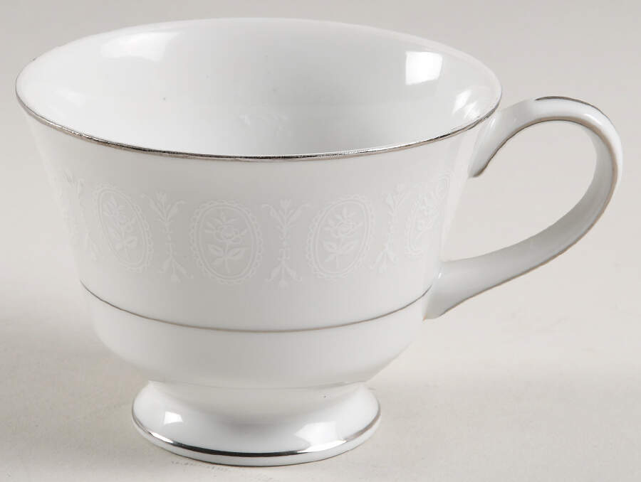 Moderne Footed Cup by Sone-1