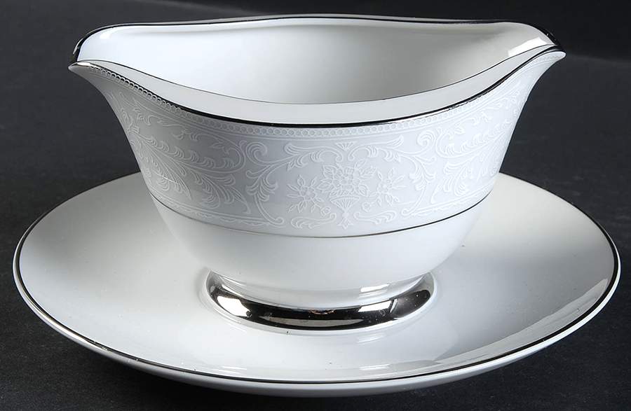Moderne Gravy Boat with Attached Underplate by Sone-1
