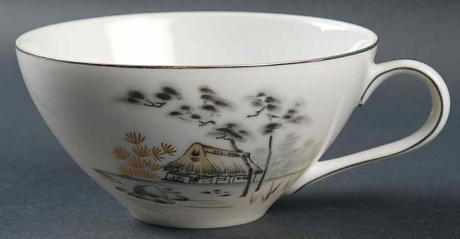 Mt. Fuji Coupe Shape Flat Cup by Sone-1