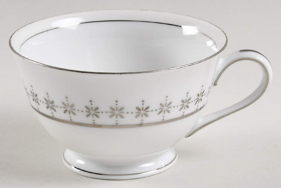 Princess Footed Cup by Sone-1