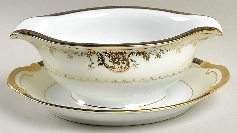 826 Gravy Boat with Attached Underplate by Sone-1