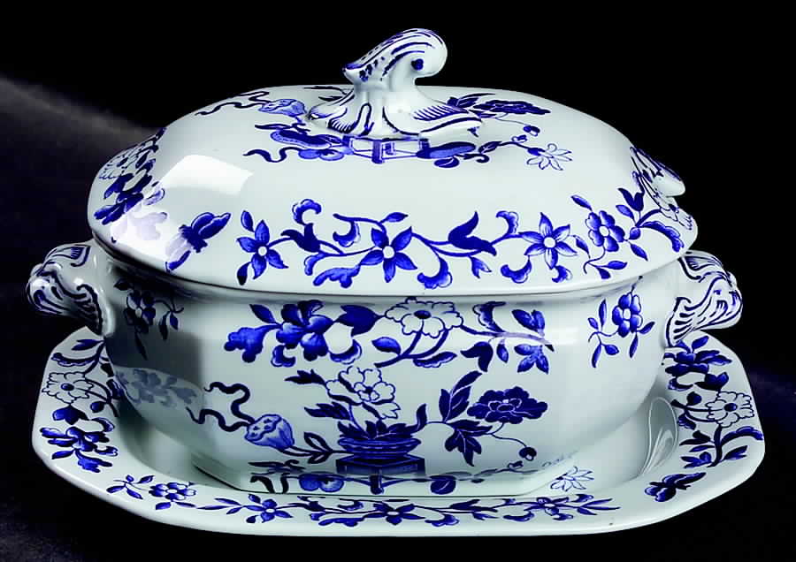 Blue Bowpot All Blue (Fine Newstone) Sauce Boat & Lid with Underplate by Spode-1