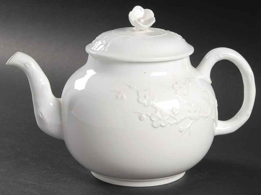 Blanche De Chine (All White) Teapot & Lid by Spode-1