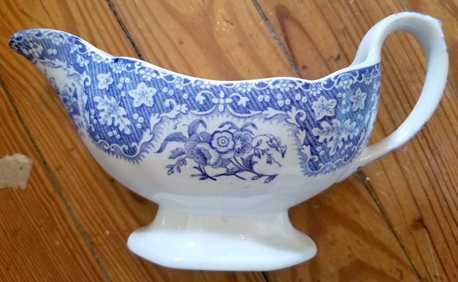Blue Room Collection Gravy Boat & Underplate by Spode-1