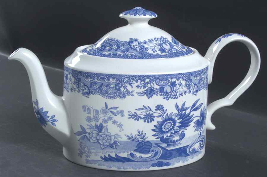 Blue Room Collection Teapot & Lid by Spode-1