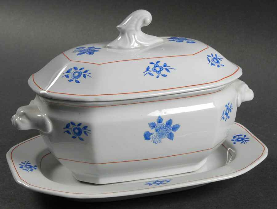 Cape Cod Gravy Boat & Lid w/Underplate by Spode-1