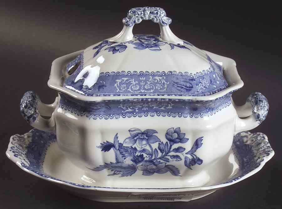 Camilla Blue (Earthenware, Scalloped) Sauce Boat & Lid with Underplate by Spode-1