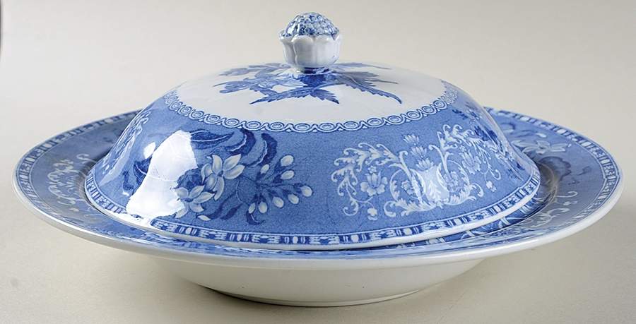 Camilla Blue (Earthenware, Scalloped) Muffin Dish & Lid by Spode-1