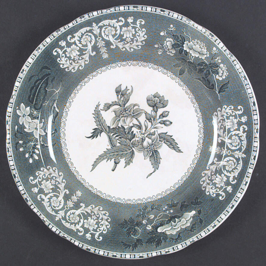 Green Camilla (Scallop, New Black Stamp) Dinner Plate by Spode-1