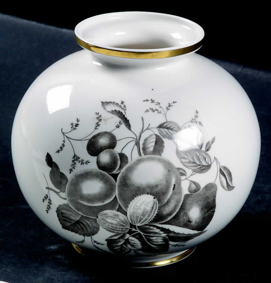 Chatham (Gold Trim) Globe Vase by Spode-1