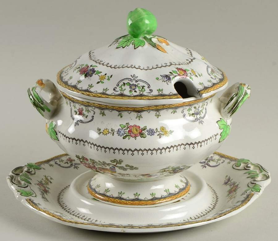 Chelsea Sauce Boat & Lid with Underplate by Spode-1
