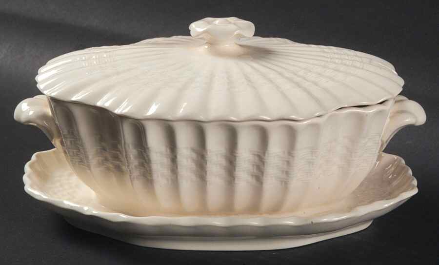 Chelsea Wicker Sauce Boat with Attached Underplate & Lid by Spode-1
