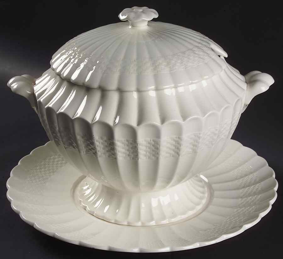 Chelsea Wicker Tureen & Lid w/Underplate by Spode-1