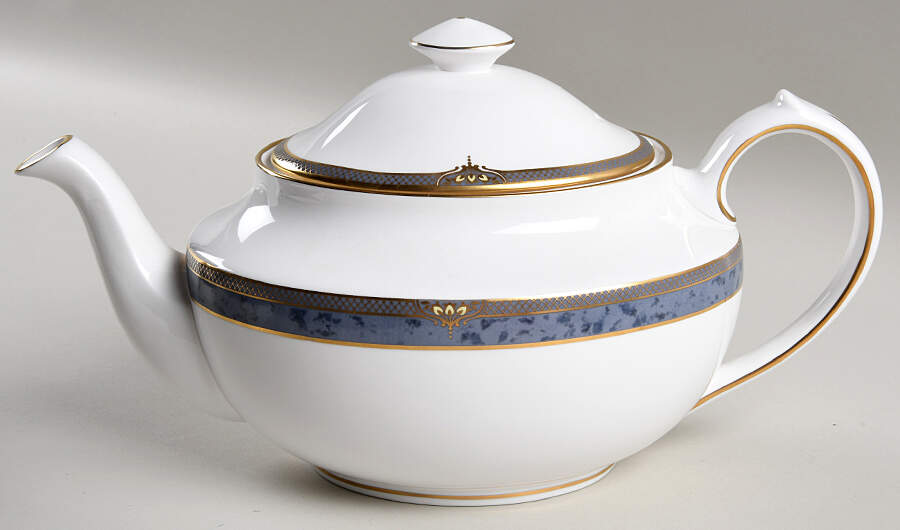 Dauphin Teapot & Lid by Spode-1