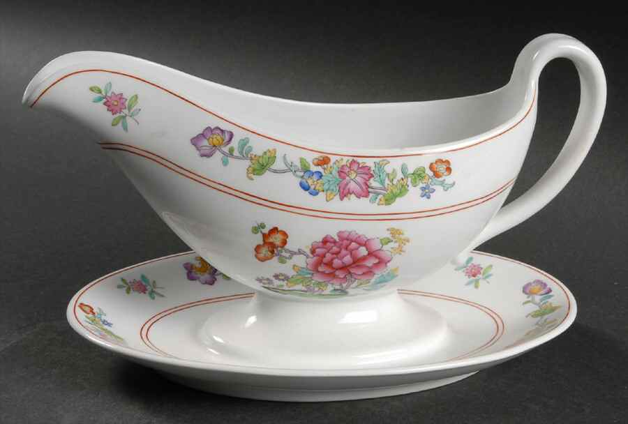 Famille Rose Gravy Boat with Attached Underplate by Spode-1