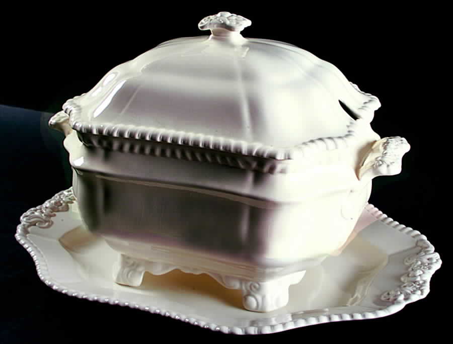 Gadroon Tureen & Lid w/Underplate by Spode-1