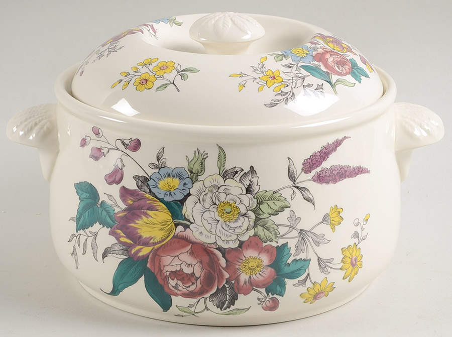 Gainsborough (Marlborough) 2 Qt Round Covered Casserole by Spode-1